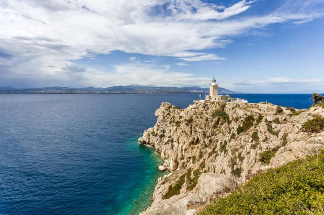 Řecko-Loutraki-maják Melagavi-iStock-625080094