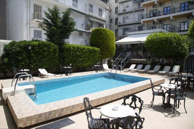 Řecko-letovisko Loutraki-Hotel Bakos-hotelový bazén