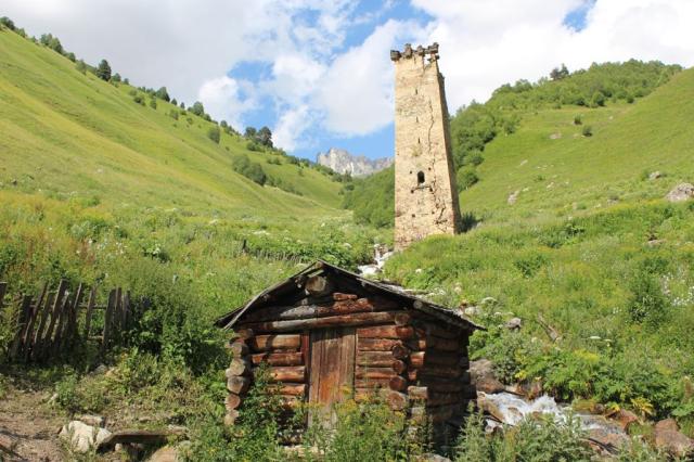 Gruzie-turistický zájezd-oblast Svanetie-obranná věž