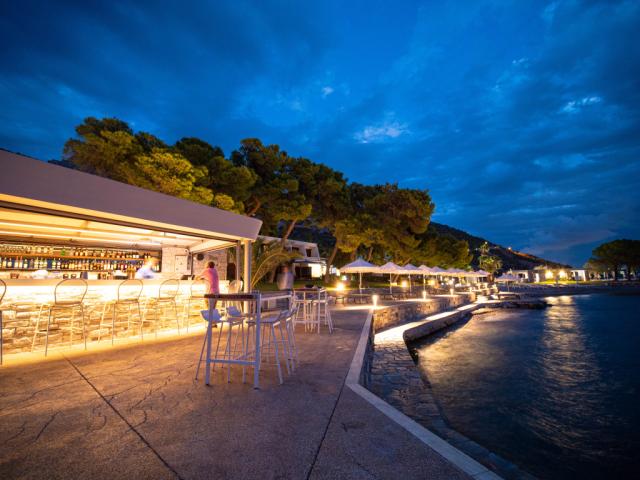 Řecko-Loutraki-Wyndham Loutraki Poseidon Resort-bar na pláži An