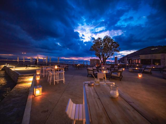 Řecko-Loutraki-Wyndham Loutraki Poseidon Resort-bar na pláži An