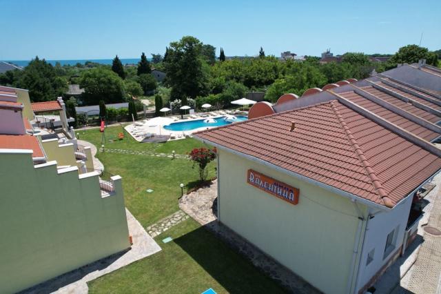 Bulharsko-letovisko Kranevo-Villa Valentina-pohled na komplex z