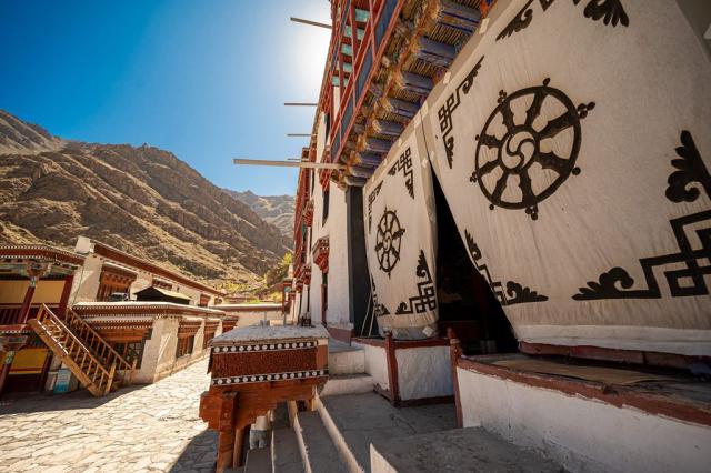 Program den 5_monastery-7901426_1920