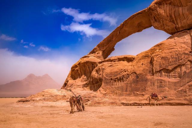 Poznávací zájezd-Jordánsko-Wadi Rum-Skalní oblouk Kharaz