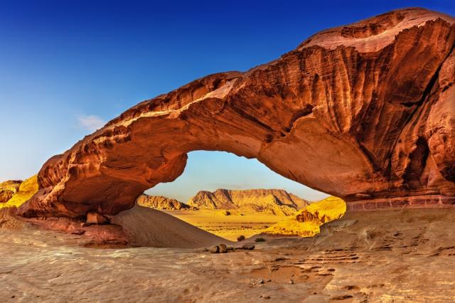 Poznávací zájezd-Jordánsko-Wadi Rum-skalní oblouk