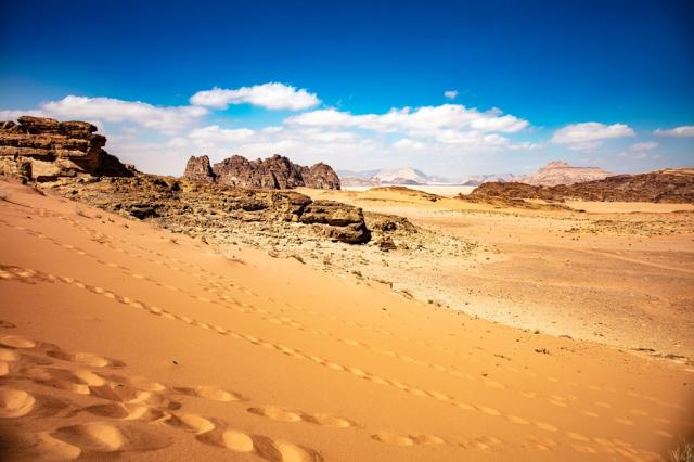 Poznávací zájezd-Jordánsko-Wadi Rum-poušť-duny a skály