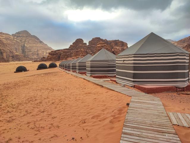 Poznávací zájezd-Jordánsko-Wadi Rum-kemp