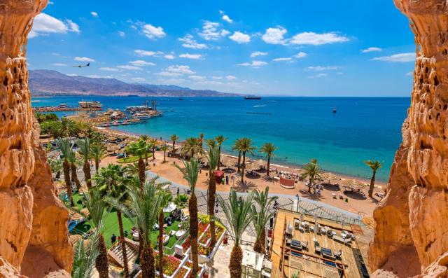 Poznávací zájezd-Jordánsko-Aqaba-písečná pláž u Rudého moře
