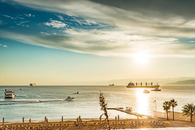 Poznávací zájezd-Jordánsko-Aqaba-písečná pláž