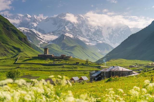 Gruzie-poznávací zájezd-Svaneti-watch-tower-in-ushguli-village-