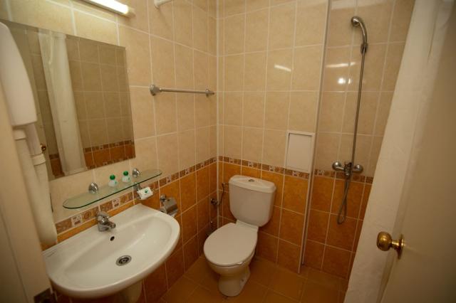 Bulharsko-léto u moře-Zlaté Písky-hotel Detelina-koupelna a WC