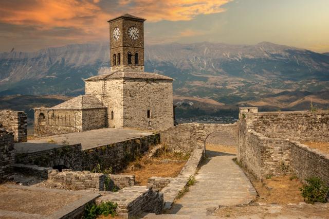 Turistika-Albánie-Pěšky neokoukaným jihem-pevnost na hradě Gjir