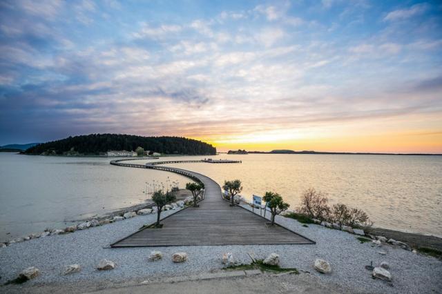 Turistika-Albánie-Pěšky neokoukaným jihem-Zvernec klášter JH-au