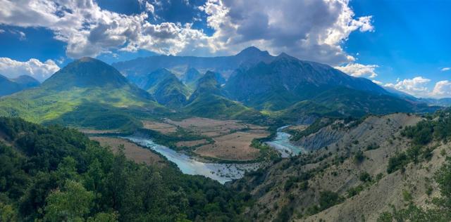 Turistika-Albánie-Pěšky neokoukaným jihem-vjosa nemercka-autor