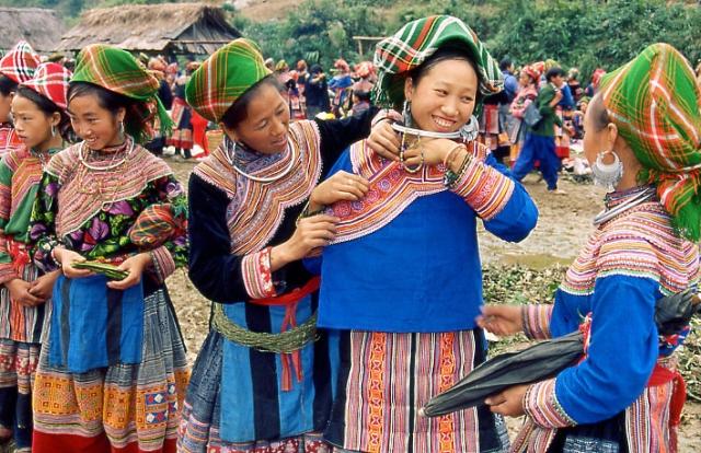 Bac Ha, Hmongové na nedělním trhu
