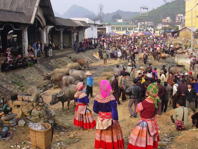 Bac Ha, nedělní trh