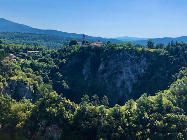 Skočjanská jama