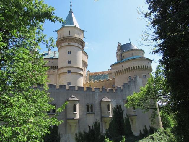 building-chateau-tower-castle-place-of-worship-monastery-625605