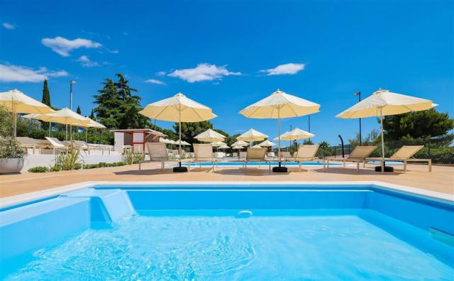 dovolenka-Chorvatsko-Trogir-apartmany-Medena-bazen.jpg