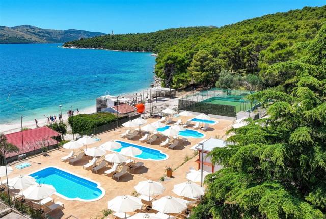 dovolenka-Chorvatsko-Trogir-apartmany-Medena-bazeny.jpg