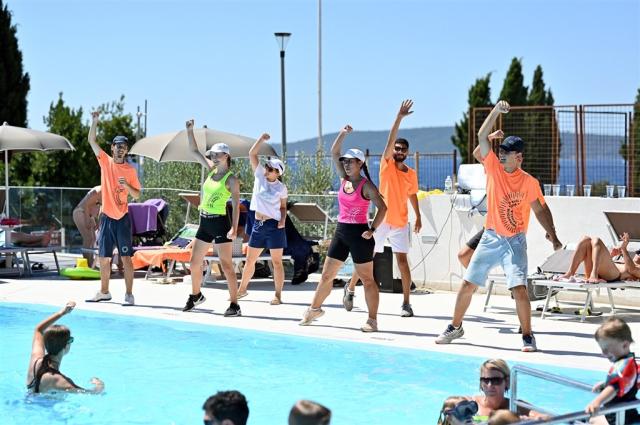 dovolenka-Chorvatsko-Trogir-apartmany-Medena-aquagym.JPG
