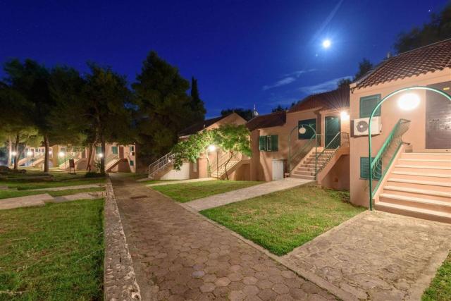 dovolenka-Chorvatsko-Trogir-apartmany-Medena-areal2.jpg