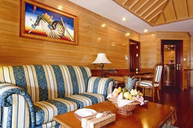 Royal Island Resort & Spa