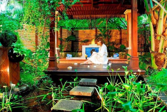Royal Island Resort & Spa