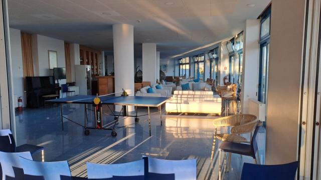 LOBBY BAR
