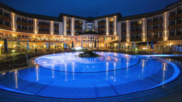 Lotus Therme Hotel & Spa   (46)