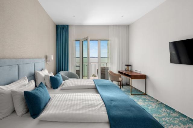 Connecting Room 2