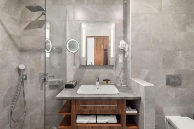 Lake+ParkSide bathroom