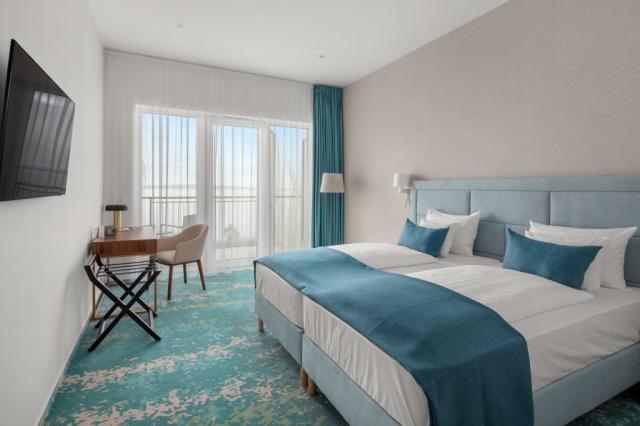 LakeSide Room
