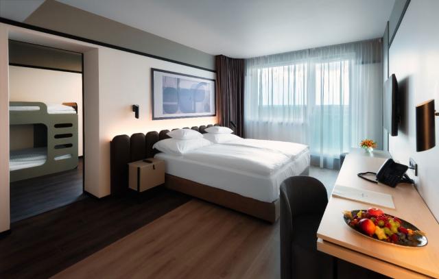 DeLuxe East wing (1)