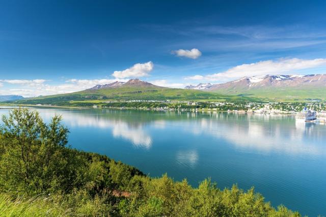 Krajina u městečka Akureyri