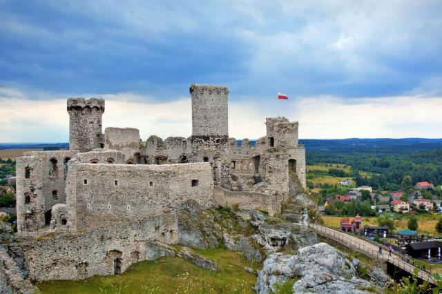 Zřícenina hradu Ogrodzieniec - poznávací zájezd do Polska