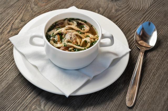 Rakouská jídla - polévka Frittatensuppe