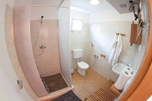 apartmán TRILO koupelna.jpg