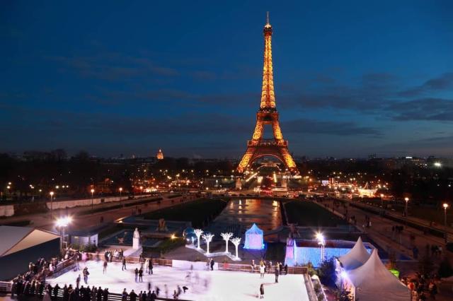 Christmas-in-paris-ice-skating.jpg