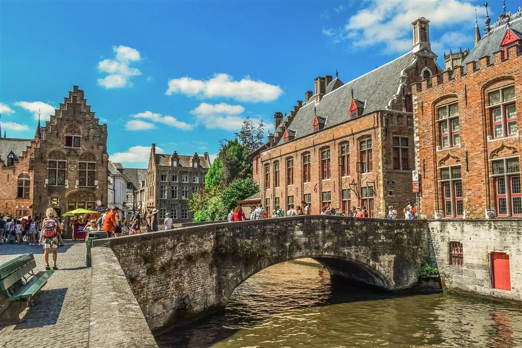 Bruggy se zastávkou v Bruselu