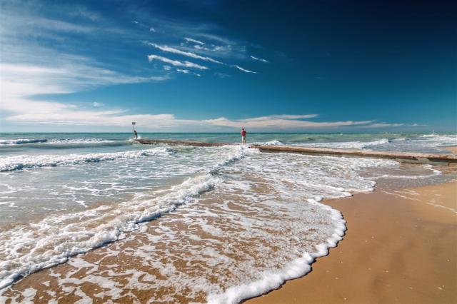 IT_lido_di_Jesolo_plaz_more_vlny.jpg