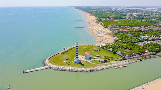 IT_lido_di_Jesolo_plaz_majak_letecka.jpg