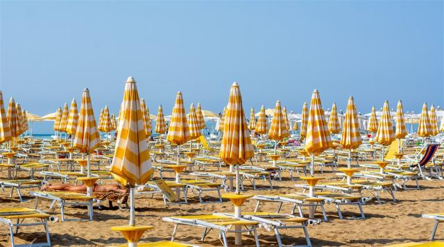 IT_Caorle_plaz_slunecniky_zlute.jpg
