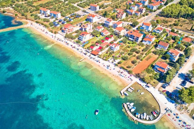 HR_Biograd_mesto_plaz_letecka.jpg