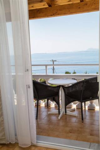 acc-standard-room-sea-view-gal-03.jpg
