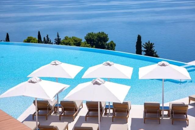 an20outdoor%20pool.jpg