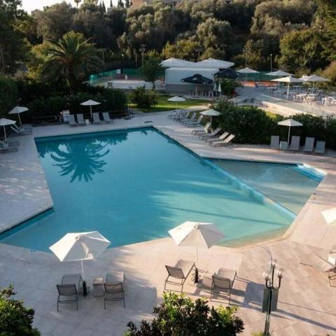 gallery-facilities-pool-closer-above-700x700.jpg