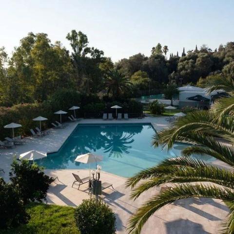 gallery-facilities-pool-closer-view-700x700.jpg