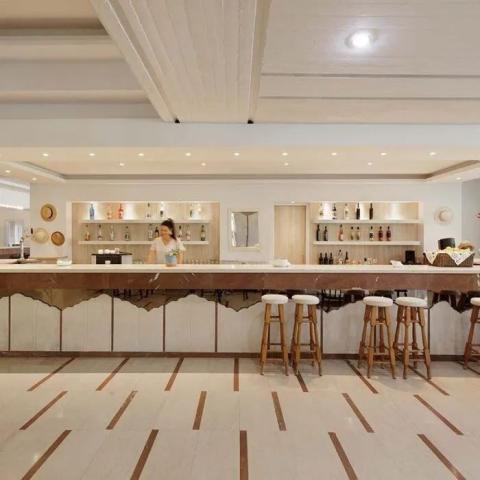 gallery-facilities-bar-700x700.jpg