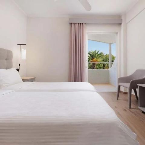 accommodation-nafsika-double-room-twin-beds-700x700.jpg